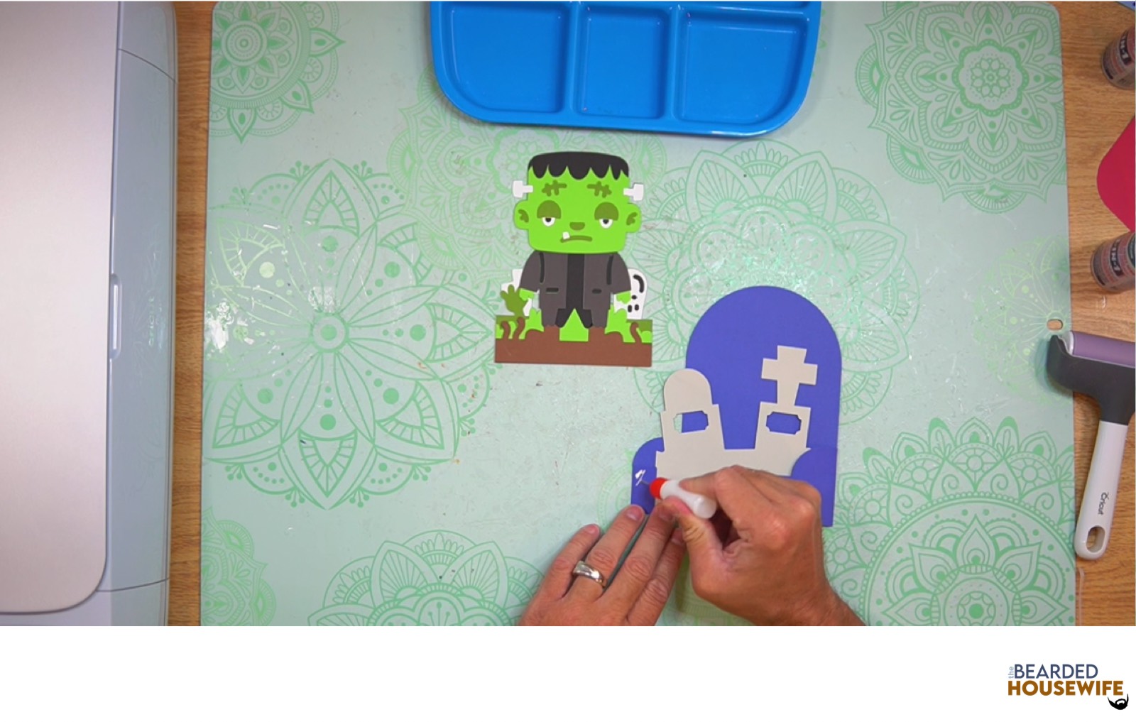 add glue to the left front tab