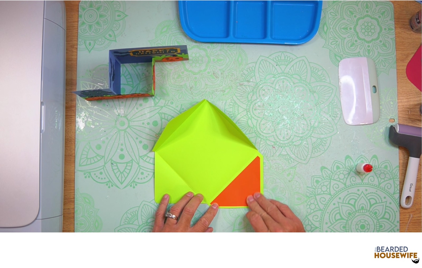 attach to the cutout on the envelope flap