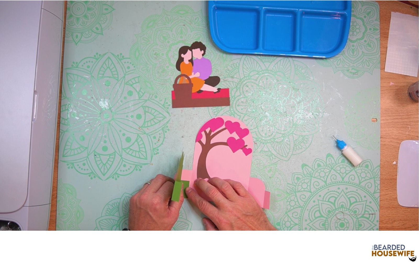 attach to the left of the outside box piece