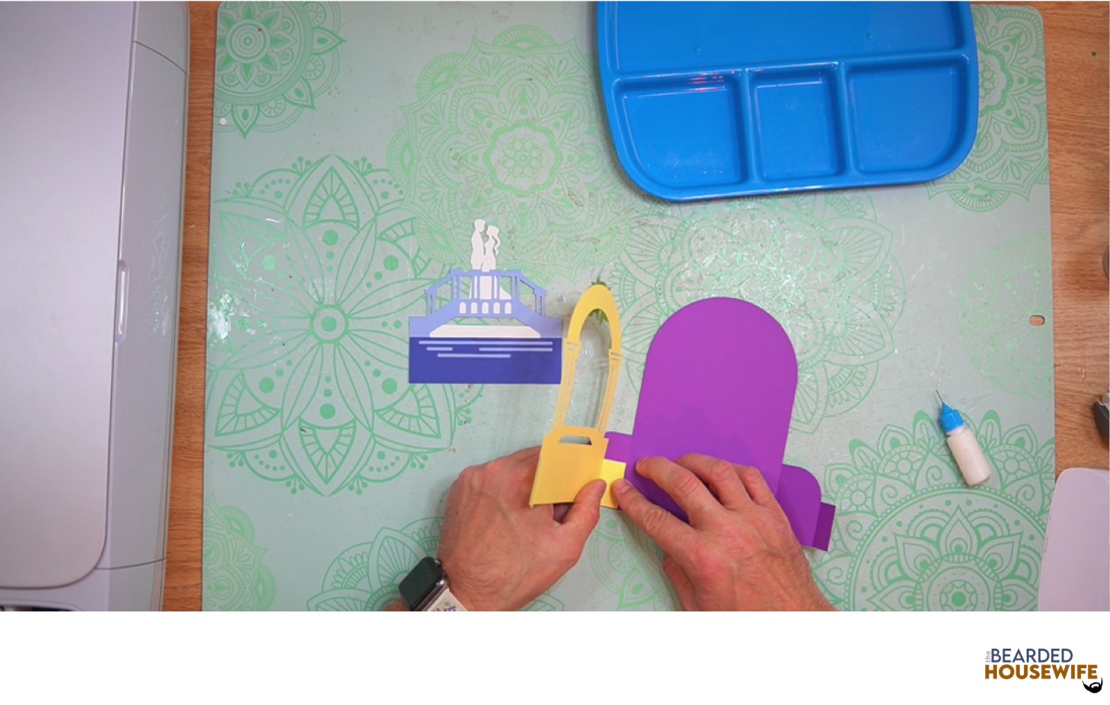 attach to the left side of the outside box piece