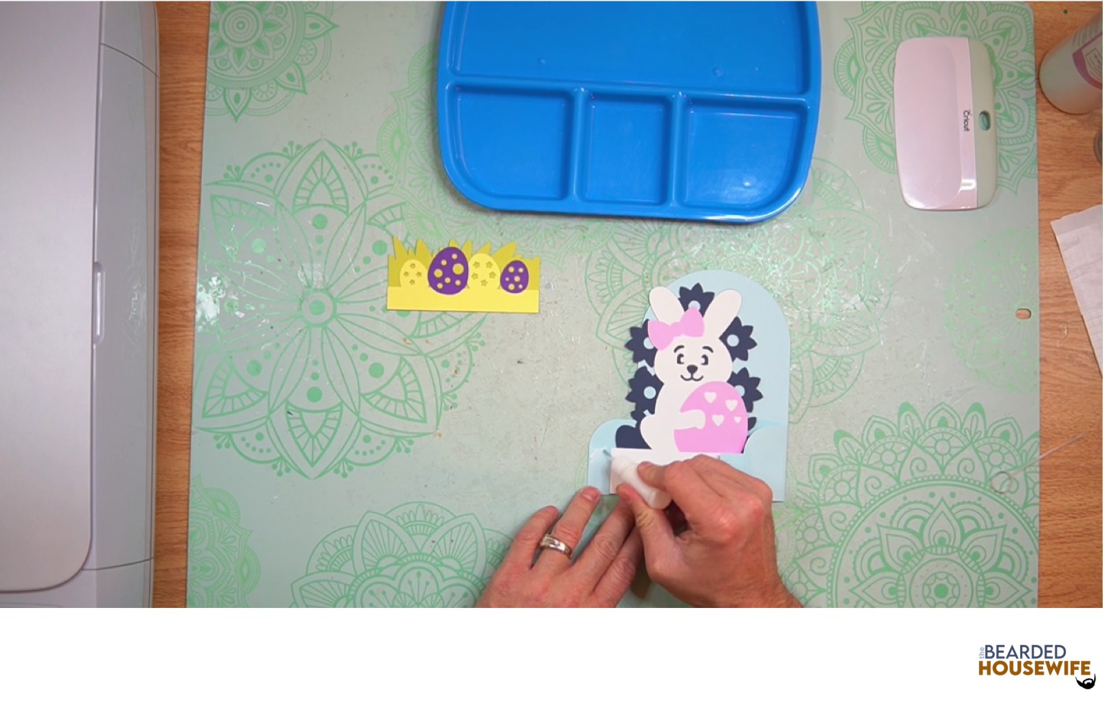 add glue to the left front tab