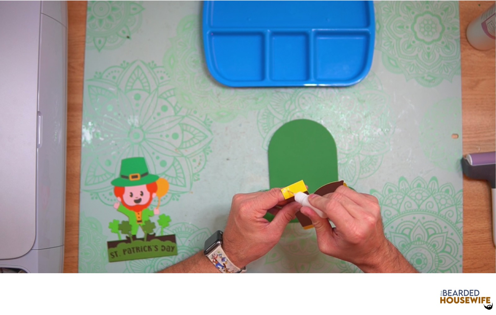 add glue to the left front tab