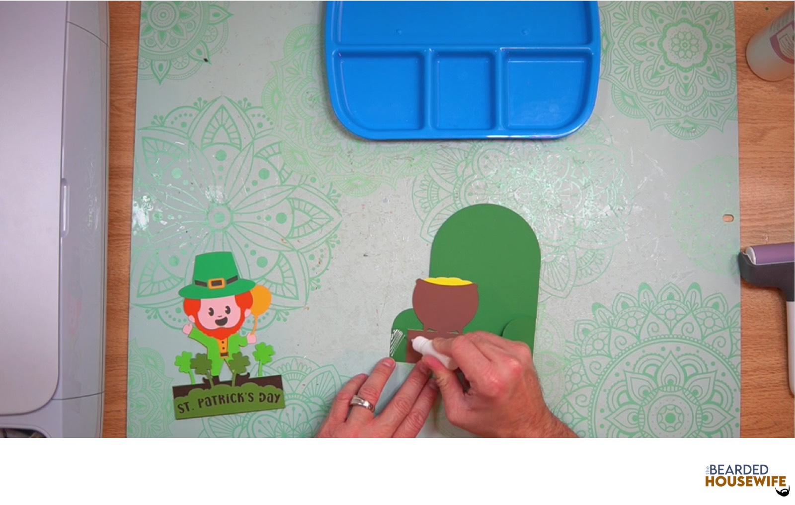 add glue to the left front tab