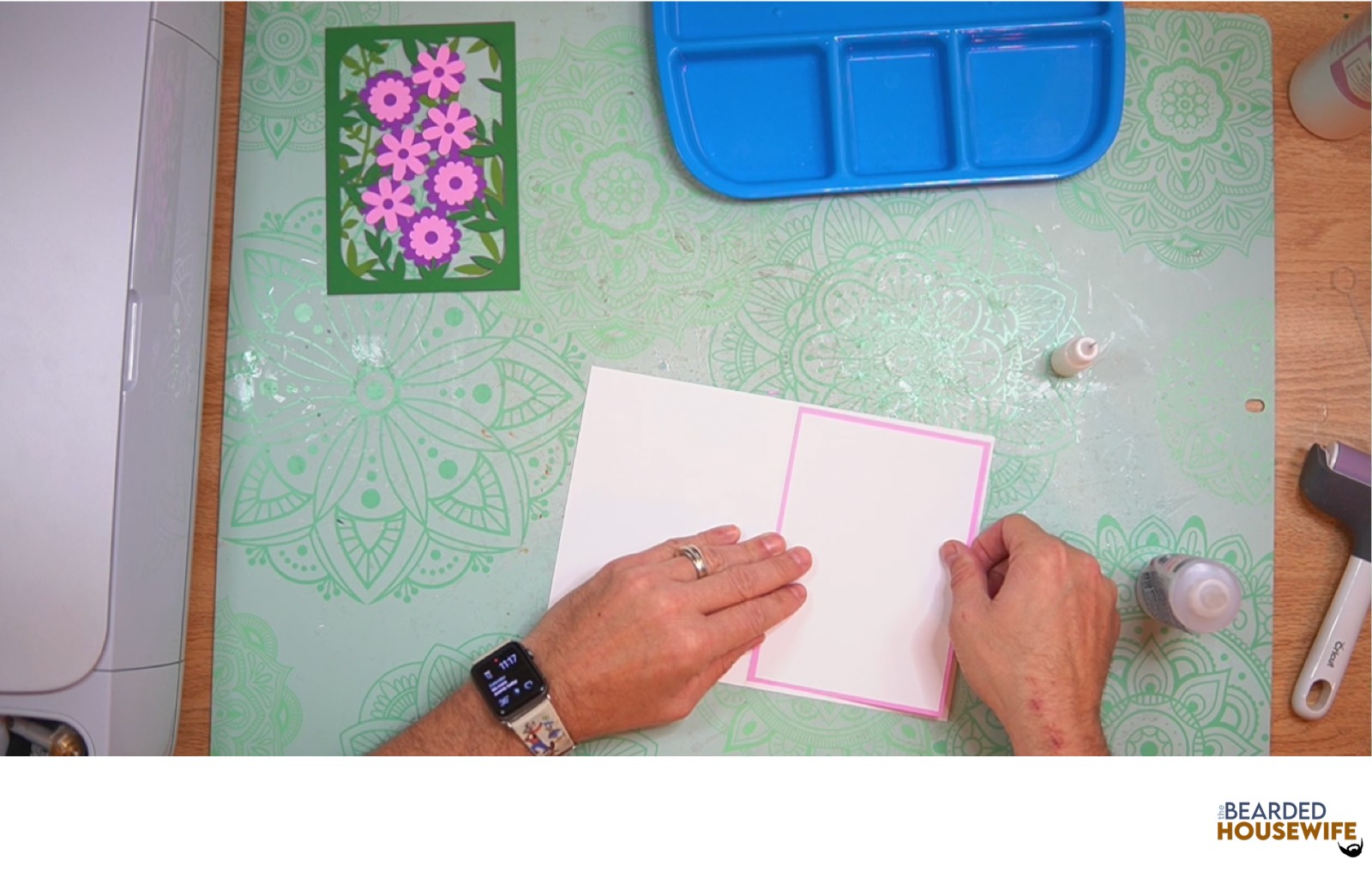 attach the messaging panel to the inside