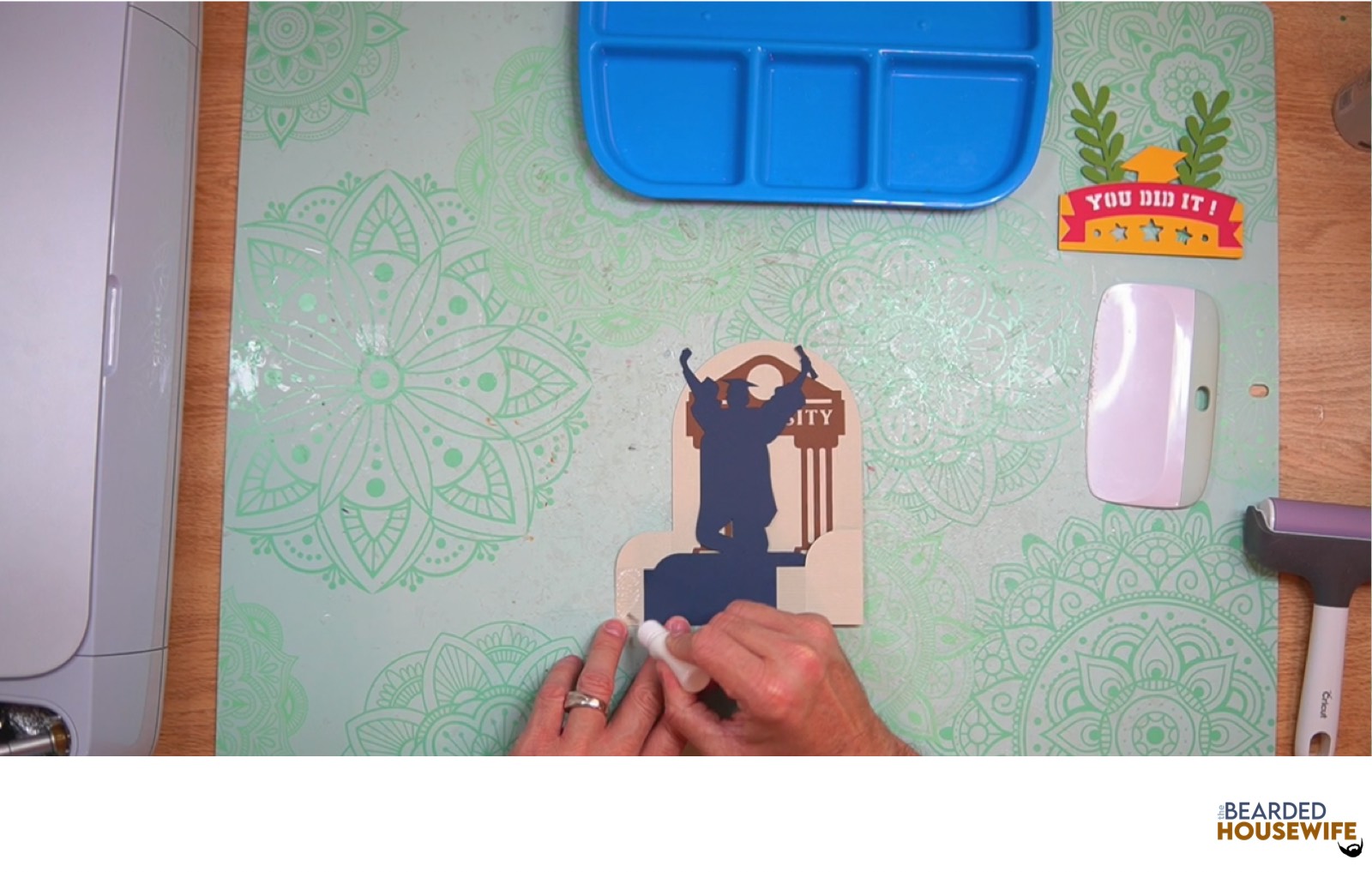 add glue to the left front tab